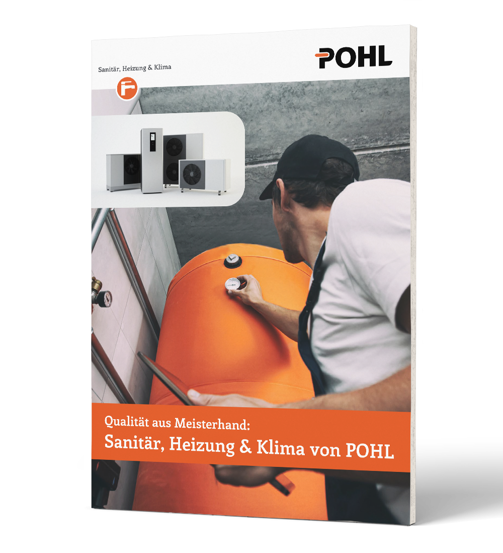 3D-Darstellung einer POHL-Broschüre mit einem Monteur, der an einem großen orangefarbenen Warmwasserspeicher arbeitet. Links sind Heizungs- und Klimageräte abgebildet. Oben steht das POHL-Logo.